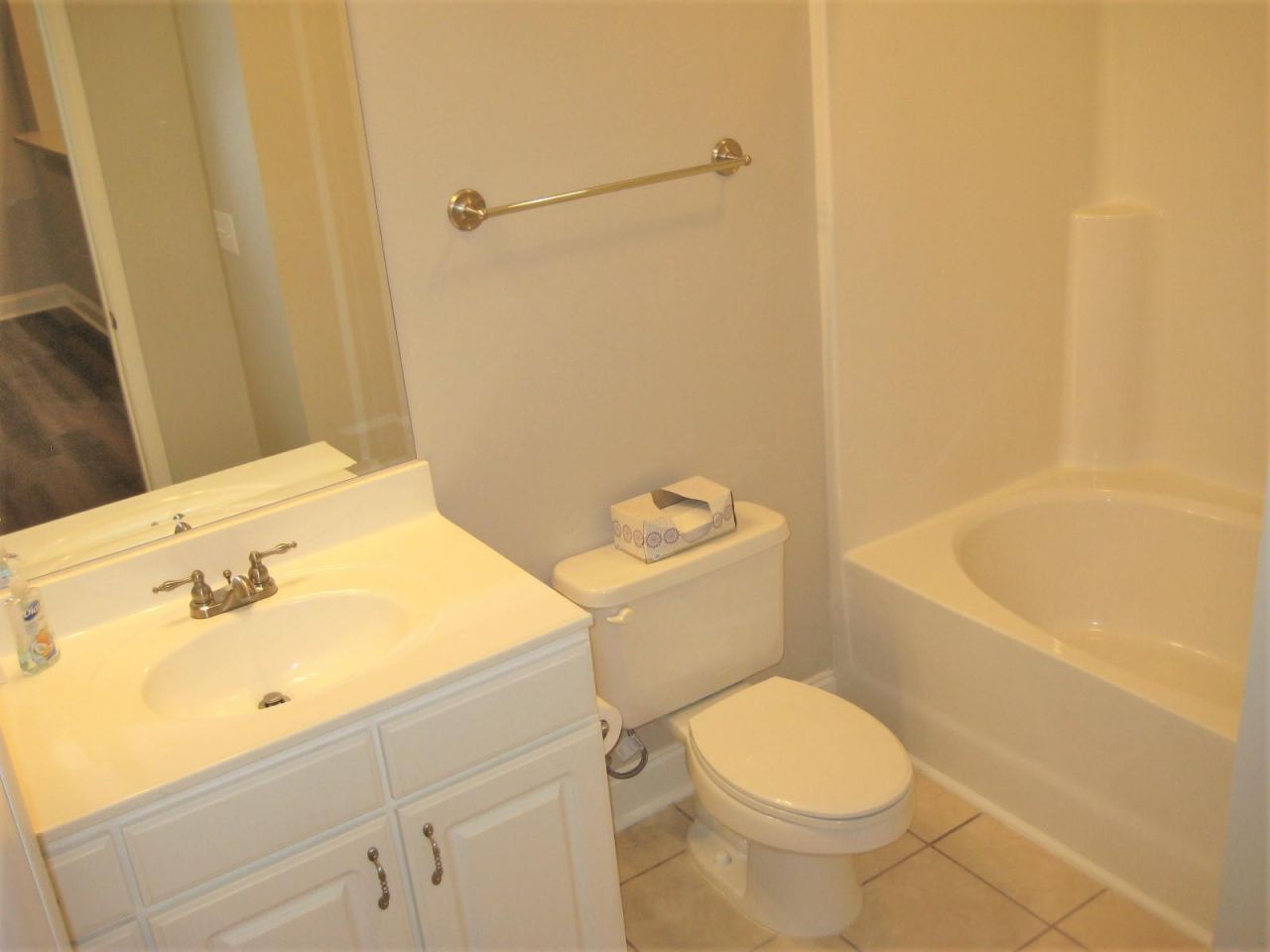1024 Basildon Road Photo 9