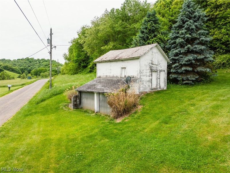 6587 Barkley Road, Uhrichsville, OH 44683 Photo 8