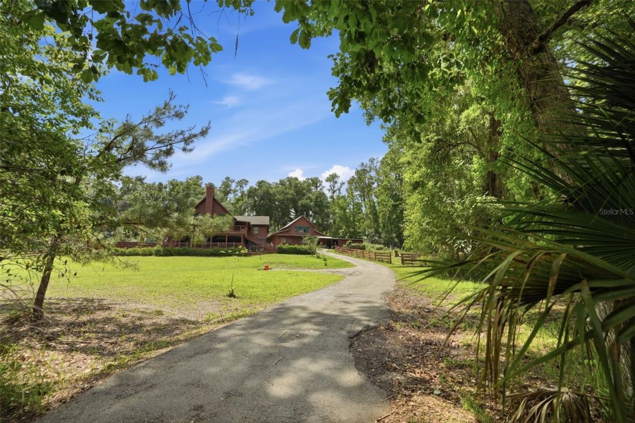 24050 Winding Creek Drive, Brooksville, FL 34601 Photo