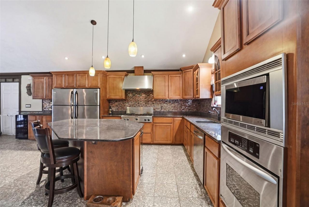 24050 Winding Creek Drive, Brooksville, FL 34601 Photo