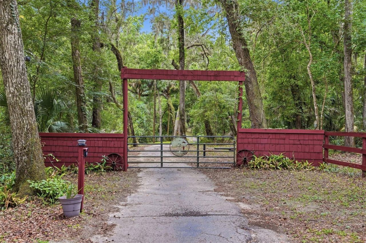 24050 Winding Creek Drive, Brooksville, FL 34601 Photo