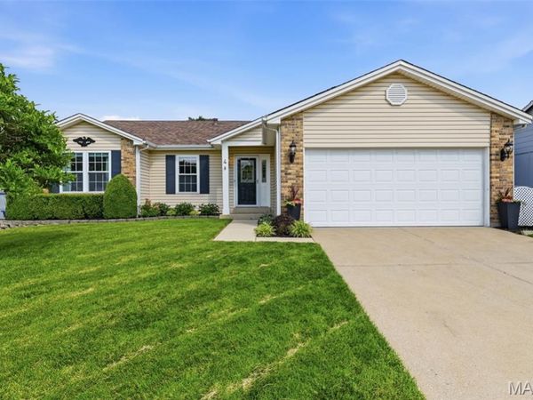 4 Cambourne Court , St Peters, MO 63376