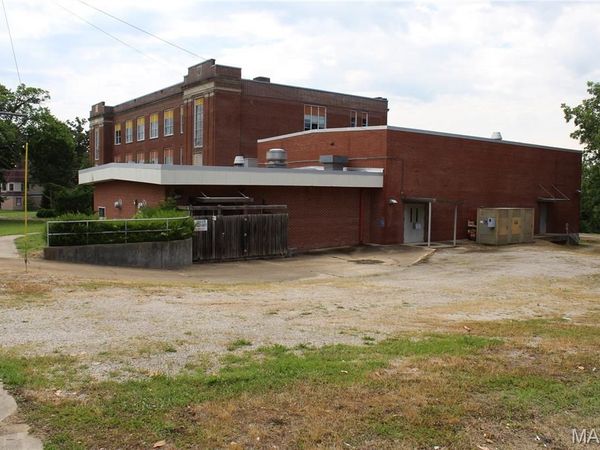 910 Vine Street , Poplar Bluff, MO 63901