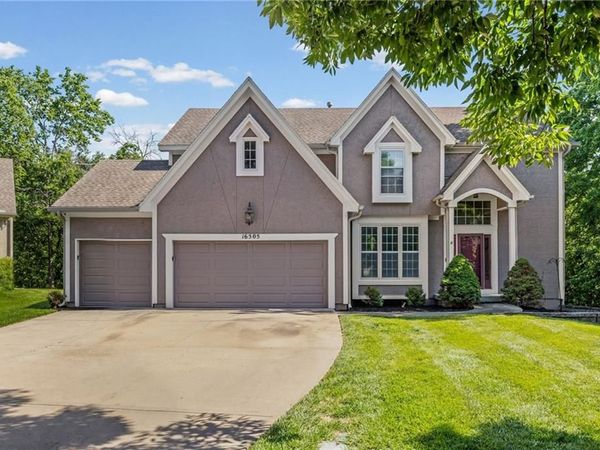 16505 W 80th Terrace, Lenexa, KS 66219