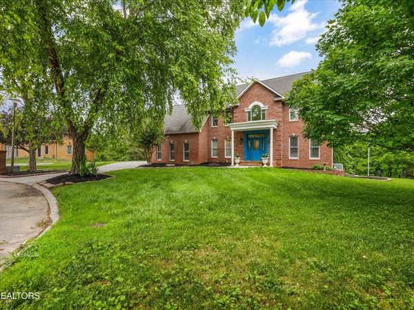 16 Radcliff Terrace, Oak Ridge, TN 37830