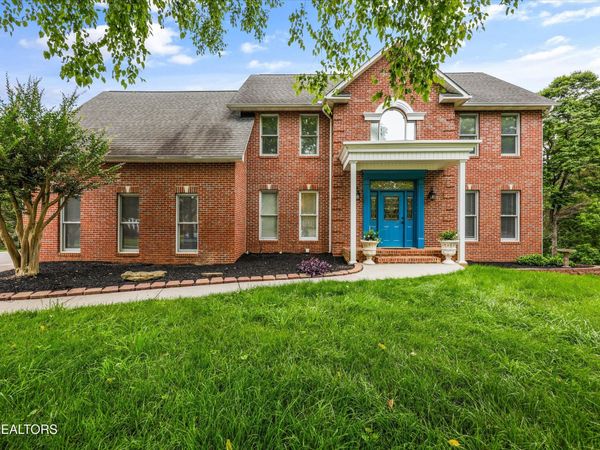 16 Radcliff Terrace, Oak Ridge, TN 37830