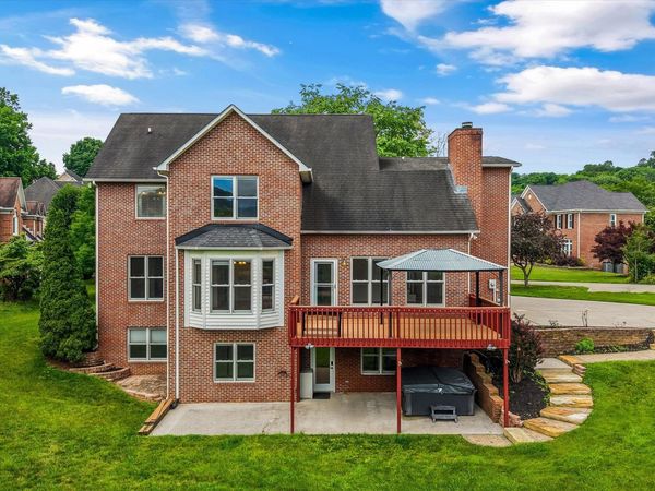 16 Radcliff Terrace, Oak Ridge, TN 37830