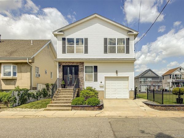 913 Arctic Street, Lindenhurst, NY 11757