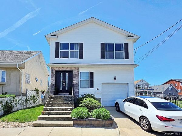 913 Arctic Street, Lindenhurst, NY 11757