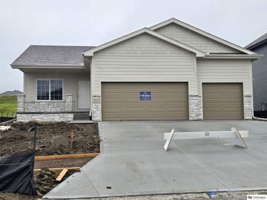16013 Isabella Street, Bennington, NE 68007