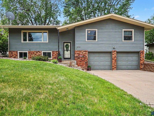 4213 S Hickory Hill Rd, Sioux Falls, SD 57103
