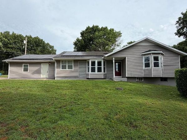 1243 Peterson Road , Neosho, MO 64850