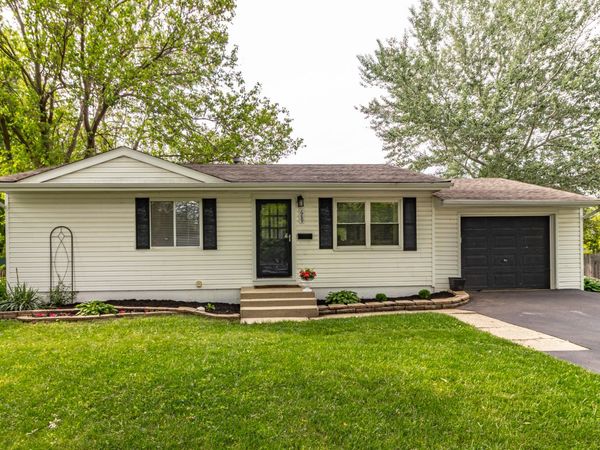 689 Laurel Avenue , Wauconda, IL 60084