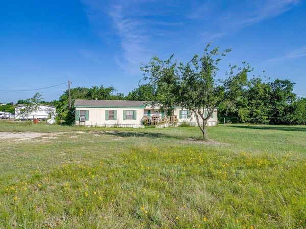 127 Lelon Lane , Springtown, TX 76082