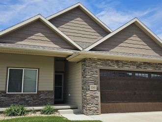 5341 OVERLOOK LN Sioux City, IA 51106