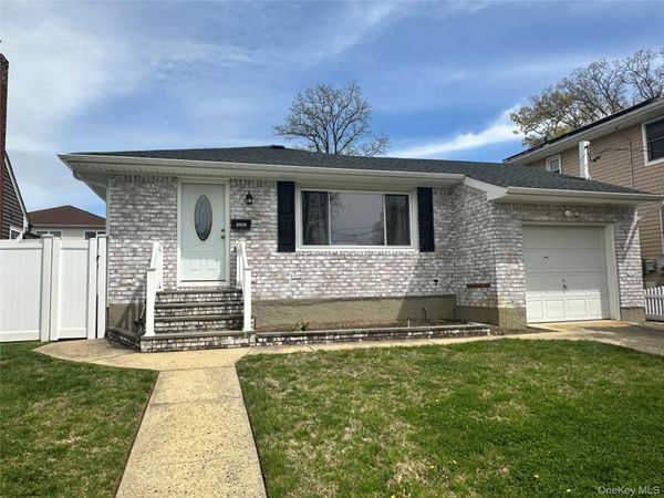 1741 Warren Place , Merrick, NY 11566