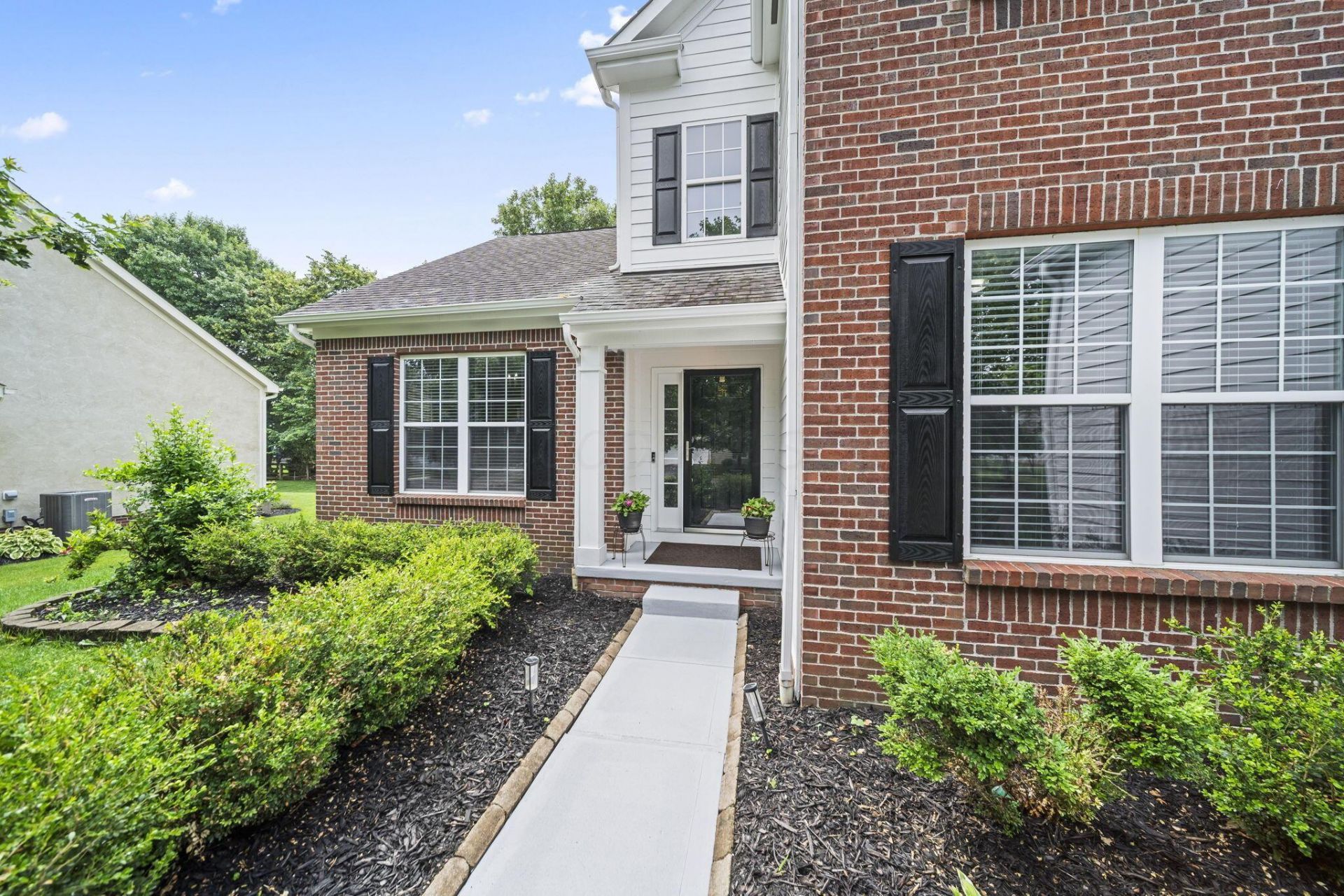 6835 Bishops Crossing Circle, Dublin, OH 43016 Main Photo