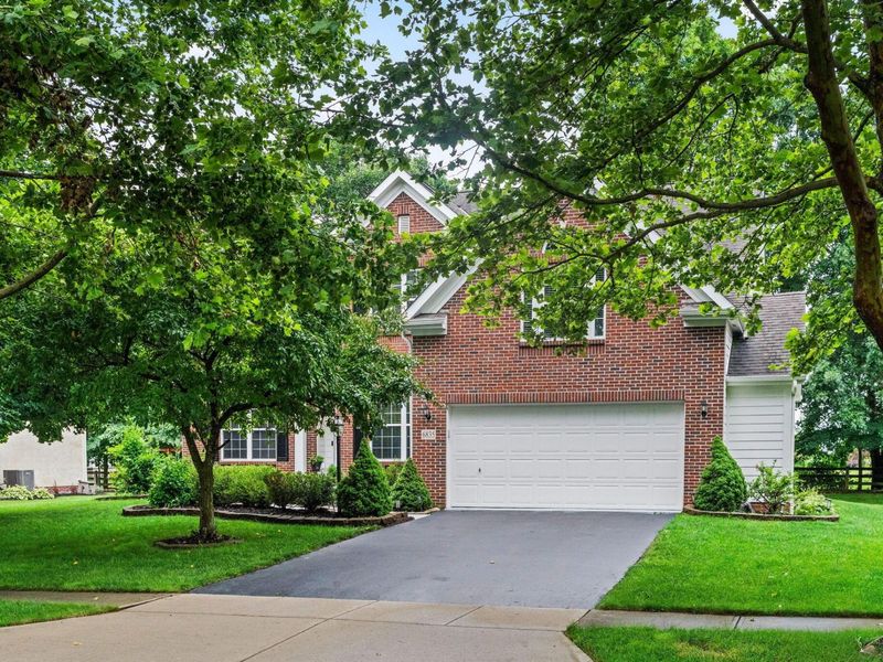 6835 Bishops Crossing Circle, Dublin, OH 43016 Photo 2
