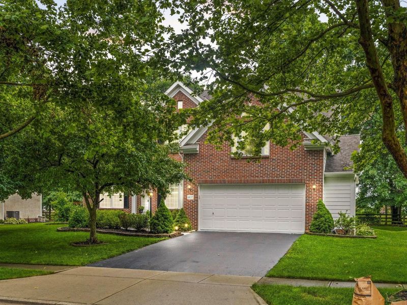 6835 Bishops Crossing Circle, Dublin, OH 43016 Photo 3