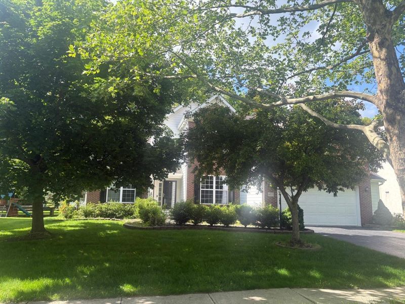 6835 Bishops Crossing Circle, Dublin, OH 43016 Photo 3