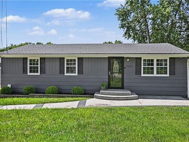 5215 NE 60th Terrace, Kansas City, MO 64119