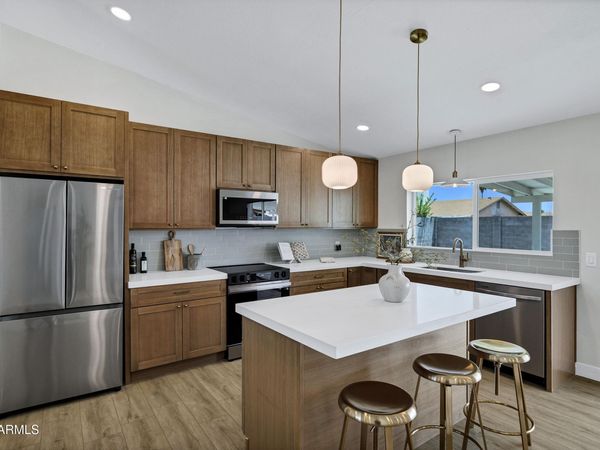 10901 W SELLS Drive, Phoenix, AZ 85037