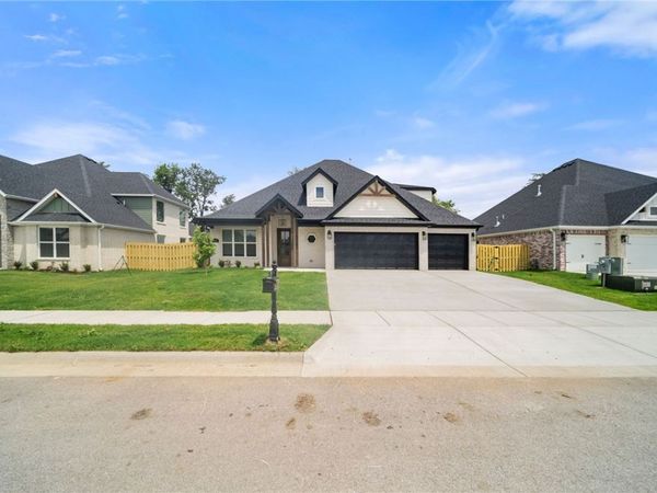 1330 Josephine Drive, Centerton, AR 72719