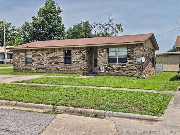 220 W Ross Street, Tahlequah, OK 74464
