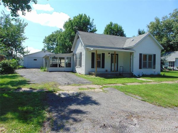 105 N 6th Street, Elkville, IL 62932