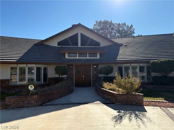 3120 S Pioneer Way , Las Vegas, NV 89117