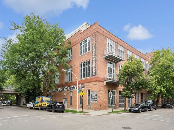 2111 W Churchill Street, Unit 201, Chicago, IL 60647