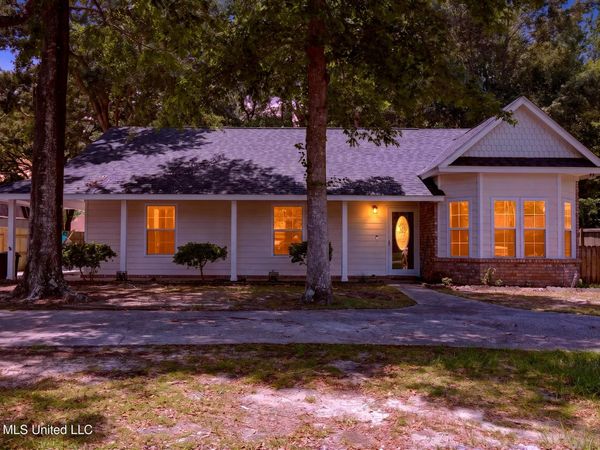 2621 Beachview Drive, Ocean Springs, MS 39564