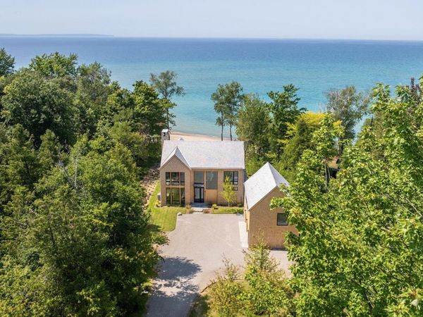 6987 Manitou Trail N, Northport, MI 49670