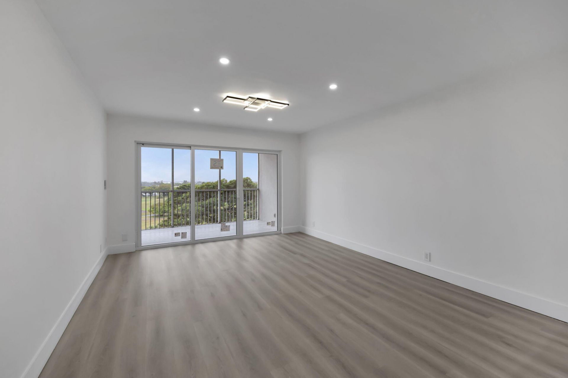 3050 N Palm Aire Drive, Unit 704, Pompano Beach, FL 33069 Photo