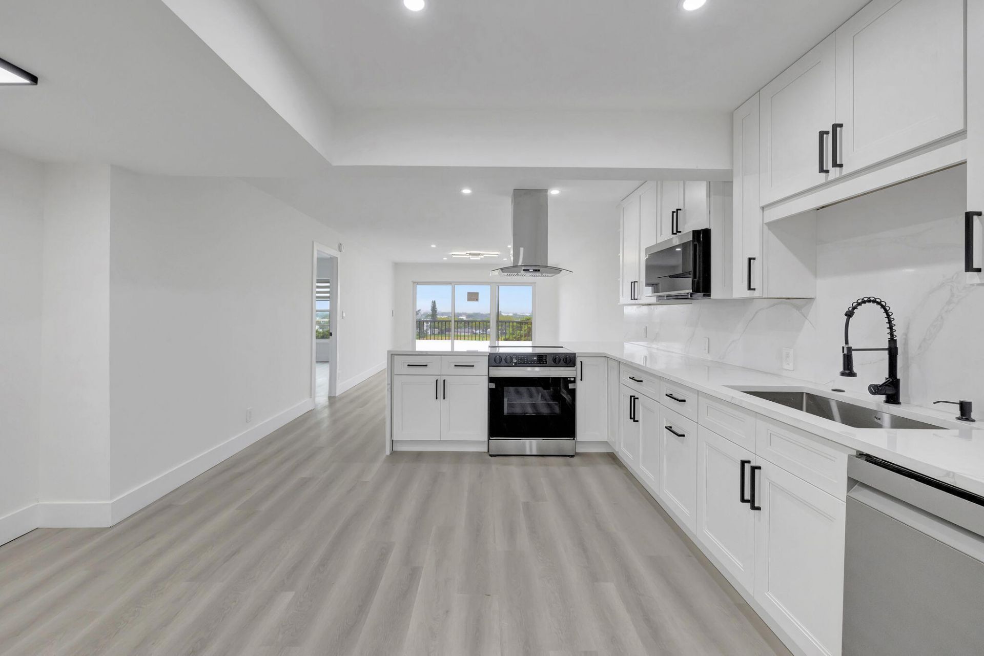3050 N Palm Aire Drive, Unit 704, Pompano Beach, FL 33069 Photo