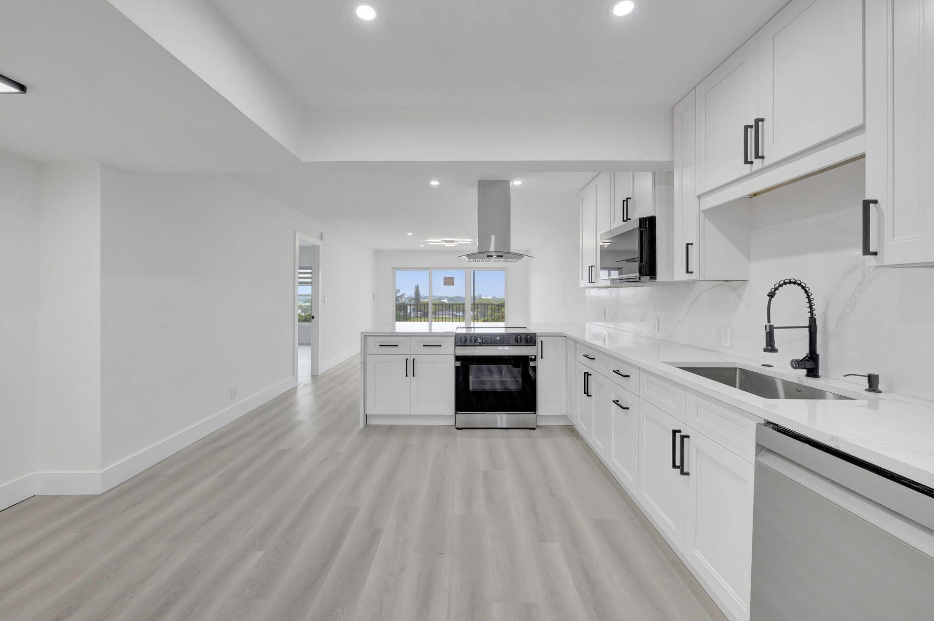 3050 N Palm Aire Drive, Unit 704, Pompano Beach, FL 33069 Photo