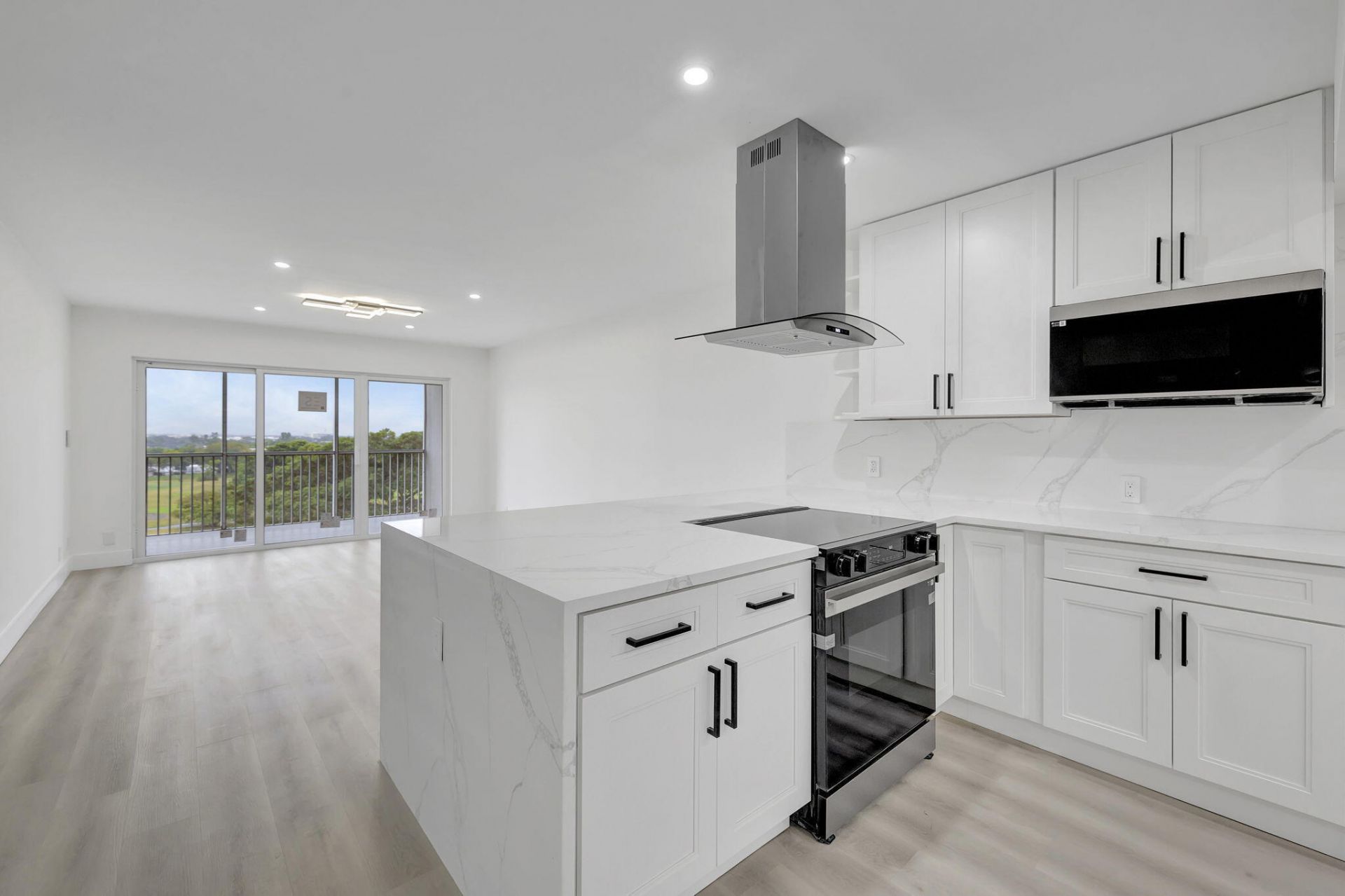 3050 N Palm Aire Drive, Unit 704, Pompano Beach, FL 33069 Photo