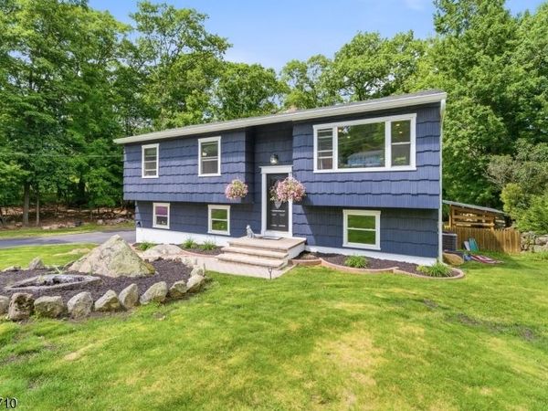 81 Elba Ave, Hopatcong, NJ 07843