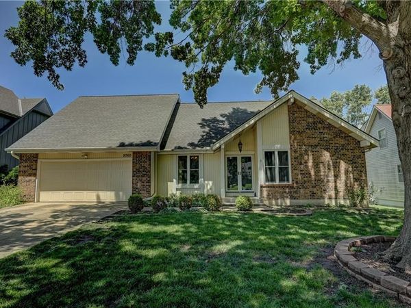 9760 W 101st Terrace, Overland Park, KS 66212