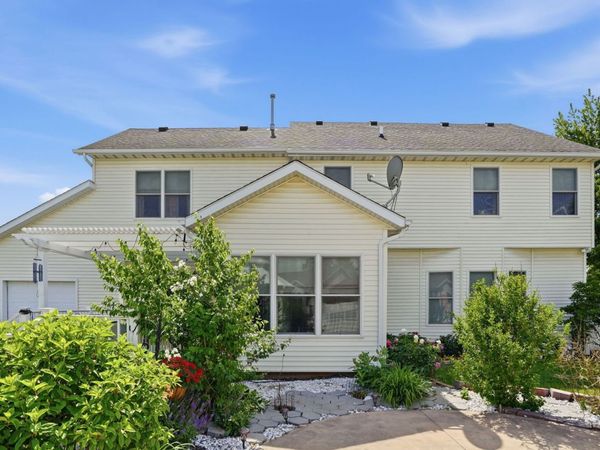 104 PARK VIEW Drive , Eldridge, IA 52748