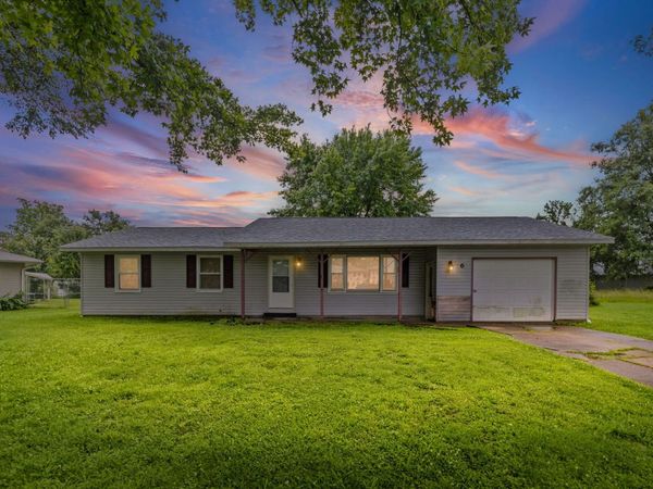 6 Edgebrook Street, Centralia, IL 62801