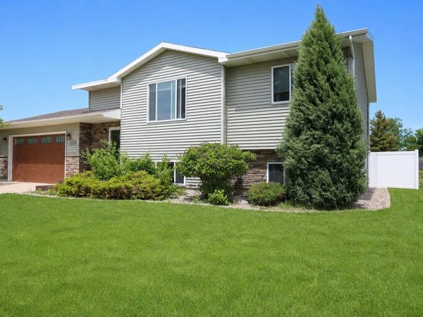 1208 Plum Lane, Aberdeen, SD 57401