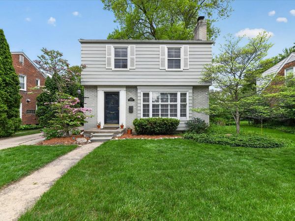 32388 Arlington Drive, Beverly Hills, MI 48025