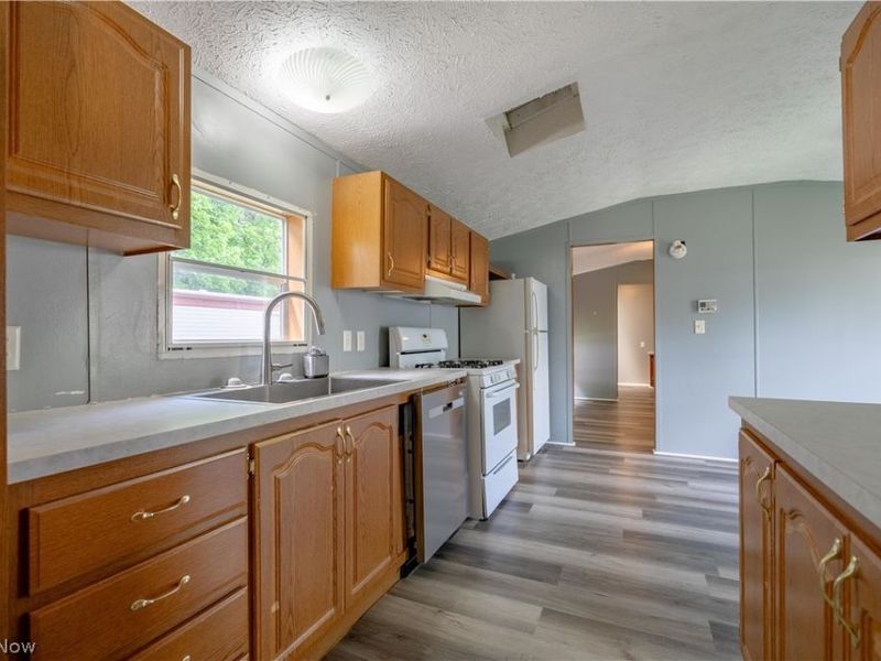 62 Redwood Drive, Beloit, OH 44609 Photo 10