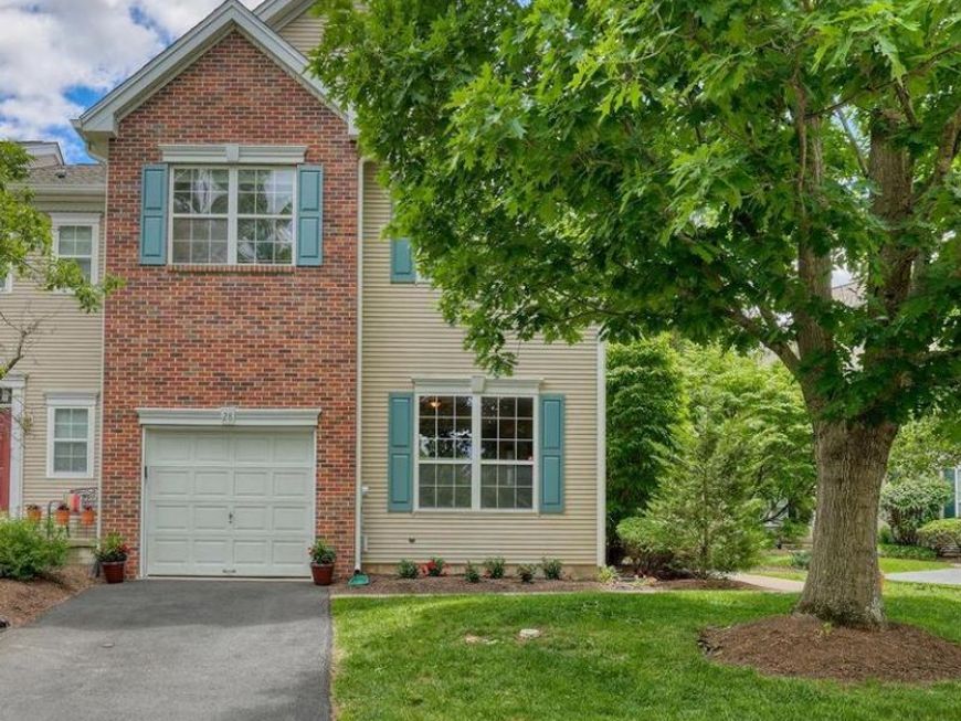 28 Tankard Lane, Washington Crossing, PA 18977 Main Photo