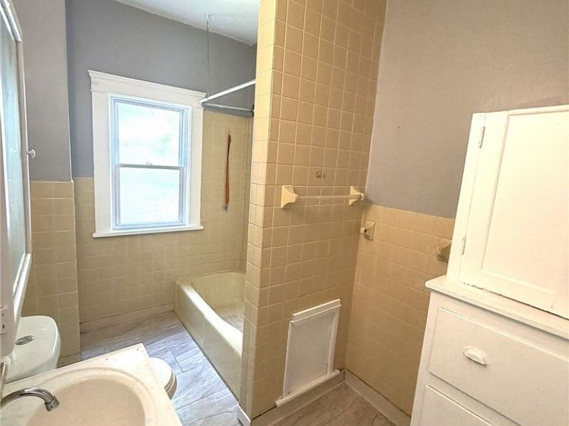 10514 Lamontier Avenue, Cleveland, OH 44104 Photo 17