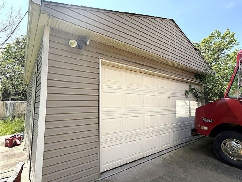 10514 Lamontier Avenue, Cleveland, OH 44104 Photo 22
