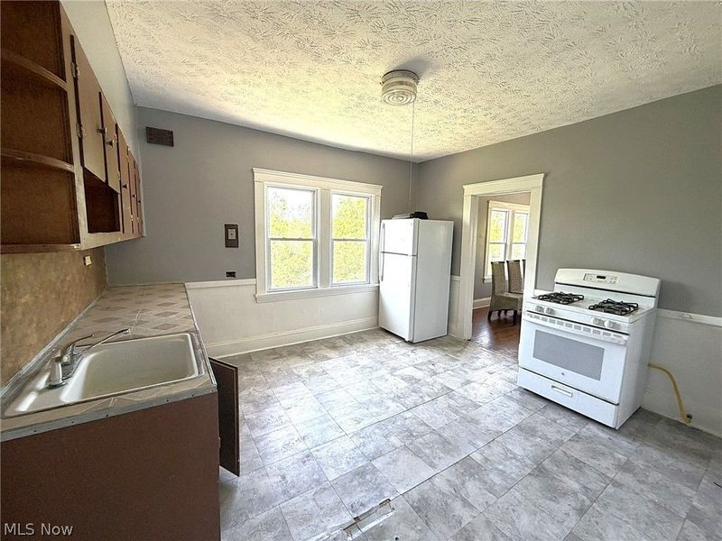 10514 Lamontier Avenue, Cleveland, OH 44104 Photo 34