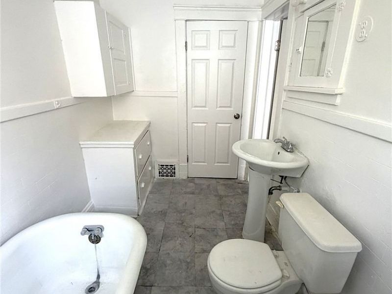 10514 Lamontier Avenue, Cleveland, OH 44104 Photo 43