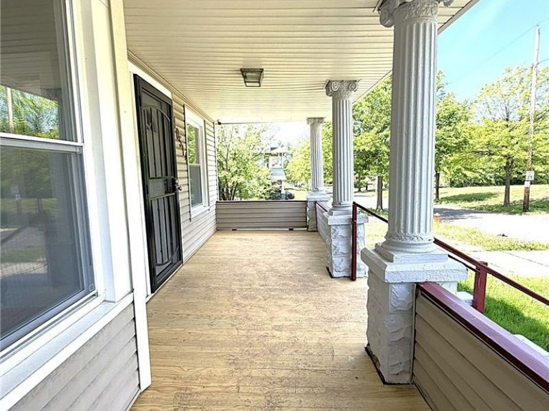 10514 Lamontier Avenue, Cleveland, OH 44104 Photo 5